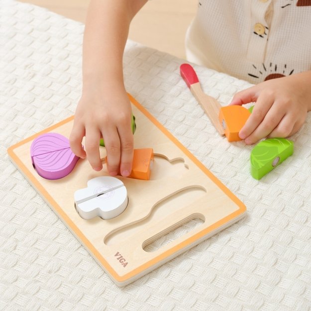Medinė Montessori edukacinė dėlionė „Daržovės pjaustymui“, VIGA 5