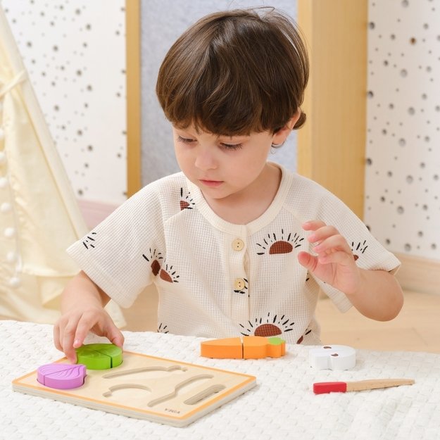Medinė Montessori edukacinė dėlionė „Daržovės pjaustymui“, VIGA 4
