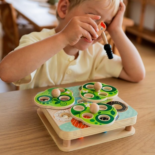 Medinis vikrumo žaidimas „Ištrauk vikšrus“ 2in1, TOOKY TOY  13