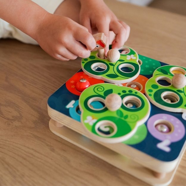 Medinis vikrumo žaidimas „Ištrauk vikšrus“ 2in1, TOOKY TOY  2