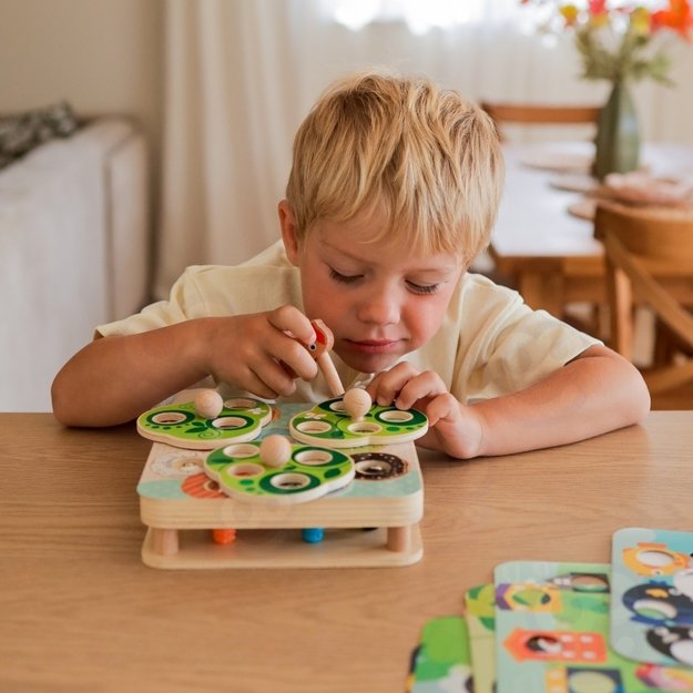 Medinis vikrumo žaidimas „Ištrauk vikšrus“ 2in1, TOOKY TOY  9