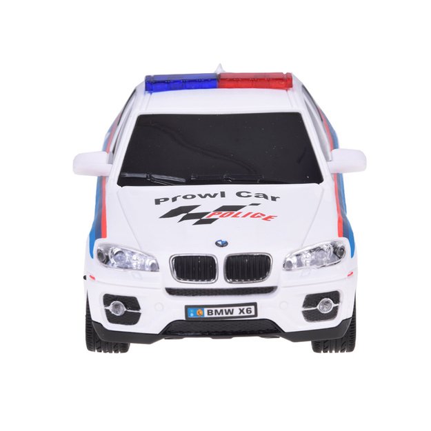Nuotoliniu būdu valdomas sportinis policijos automobilis BMW X6, baltas
