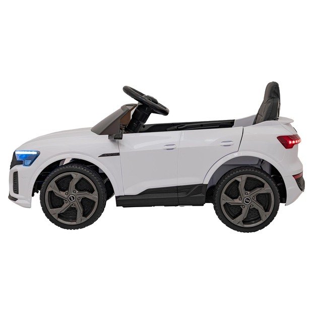 Vienvietis elektromobilis Audi SQ8, baltas