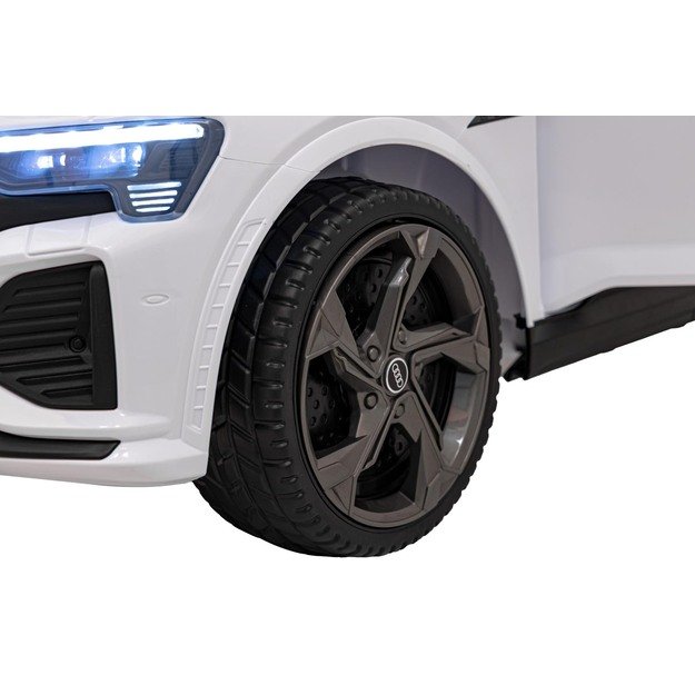 Vienvietis elektromobilis Audi SQ8, baltas