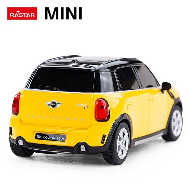 Nuotoliniu būdu valdomas Mini Countryman automobilis, geltonas