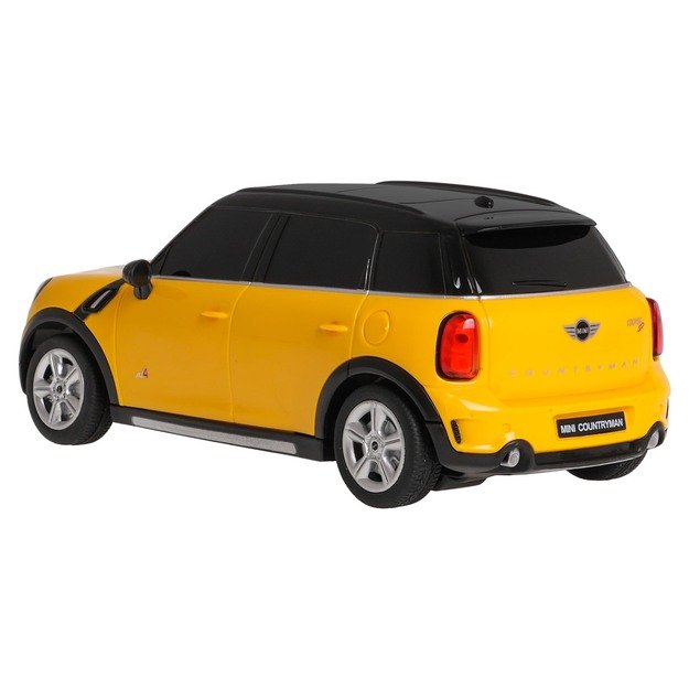 Nuotoliniu būdu valdomas Mini Countryman automobilis, geltonas