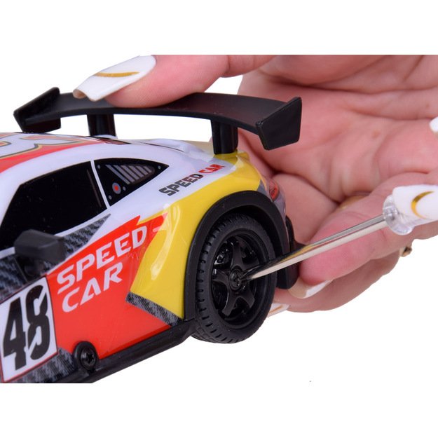 Nuotoliniu būdu valdomas sportinis „Drift Super Race“ automobilis, raudonas