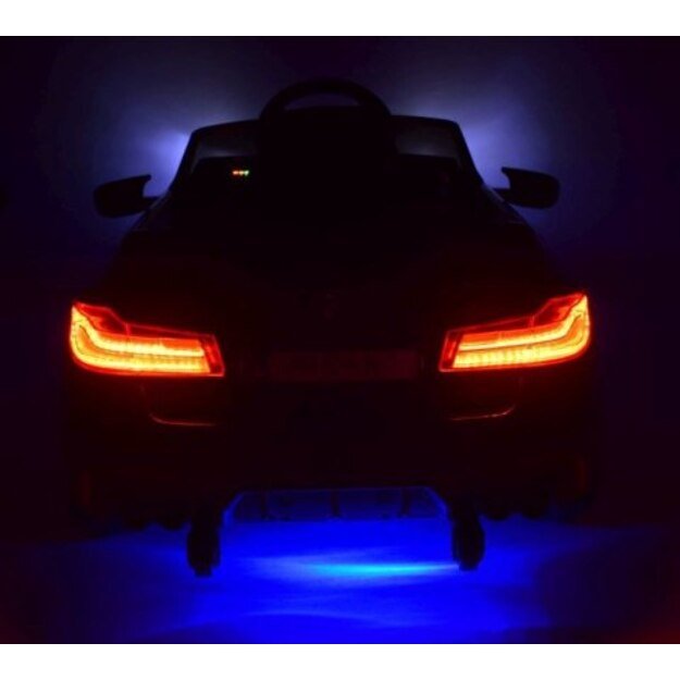 Vienvietis elektromobilis vaikams BMW M5, juodas lakuotas