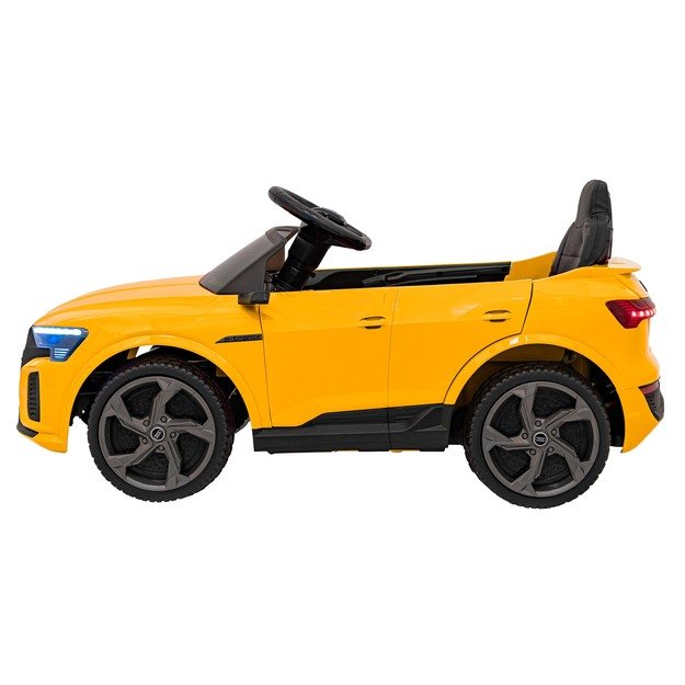 Vienvietis elektromobilis Audi SQ8, geltonas