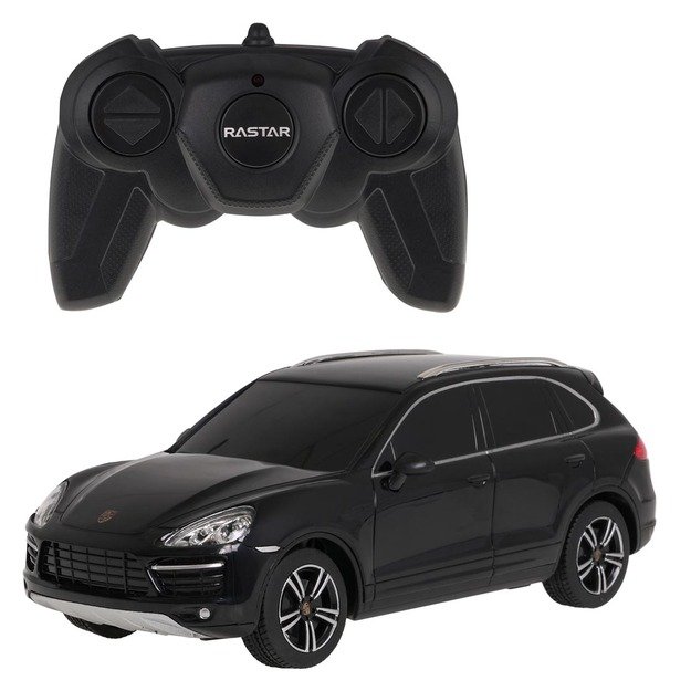 Nuotoliniu būdu valdomas Porsche Cayenne Turbo automobilis, juodas