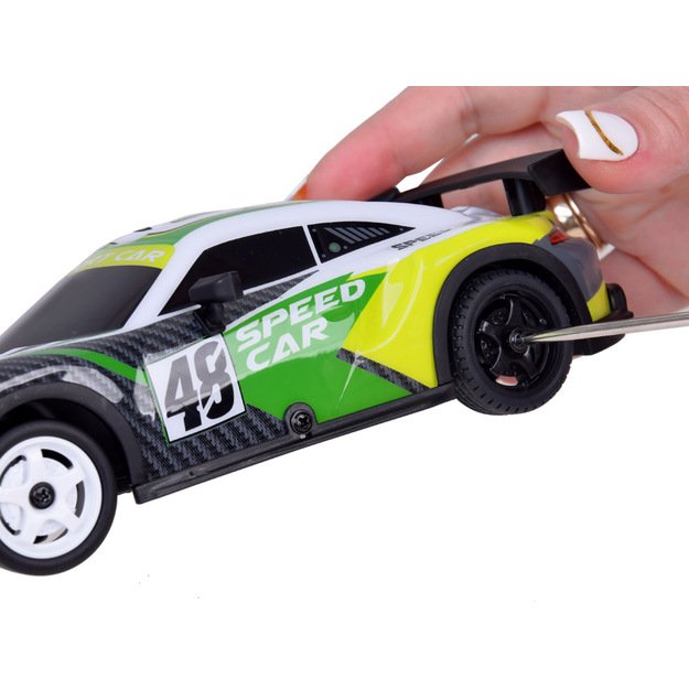 Nuotoliniu būdu valdomas sportinis „Drift Super Race“ automobilis, žalias