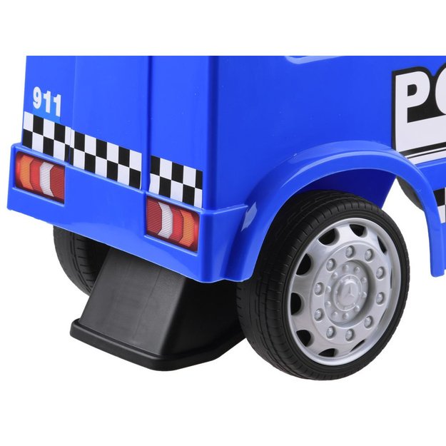 Paspiriamas policijos automobilis, mėlynas