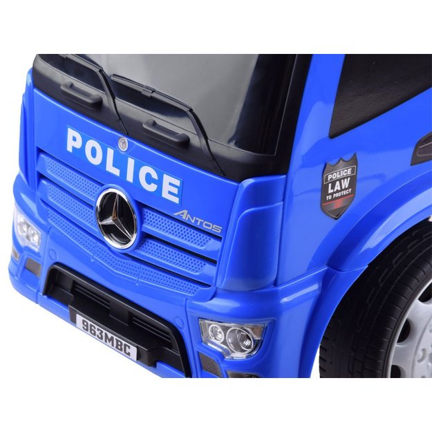 Paspiriamas policijos automobilis, mėlynas