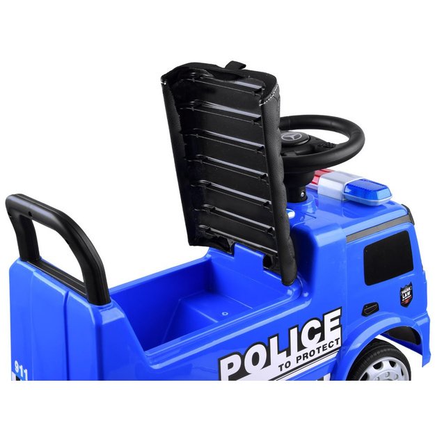 Paspiriamas policijos automobilis, mėlynas