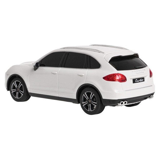 Nuotoliniu būdu valdomas Porsche Cayenne Turbo automobilis, baltas