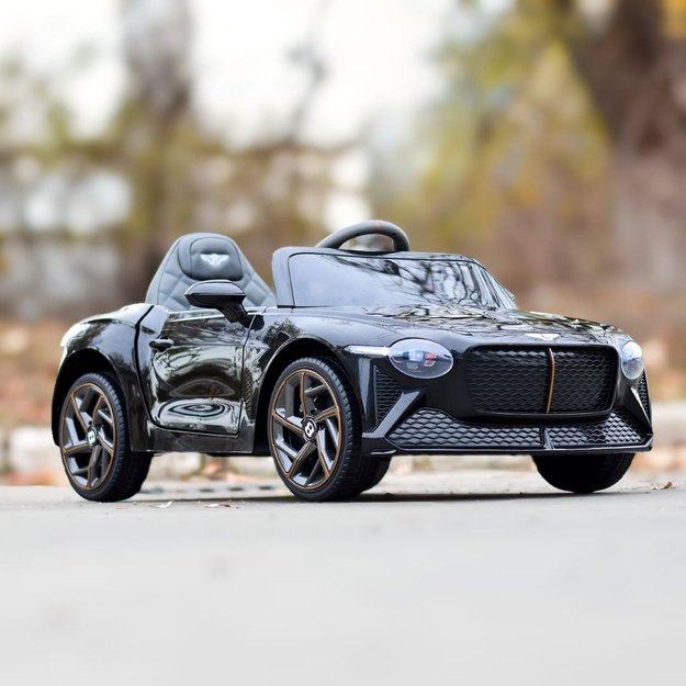 Vienvietis elektromobilis Bentley Bacalar, juodas