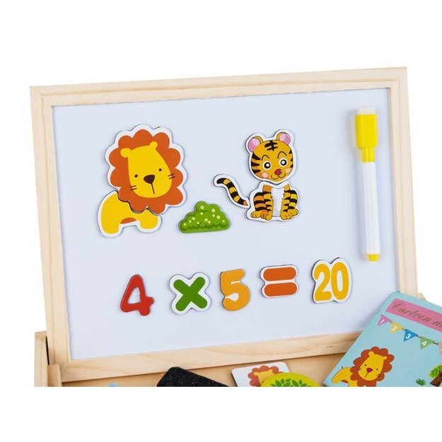 Medinė magnetinė ir kreidinė lenta su priedais 9