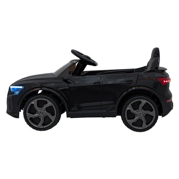 Vienvietis elektromobilis Audi SQ8, juodas