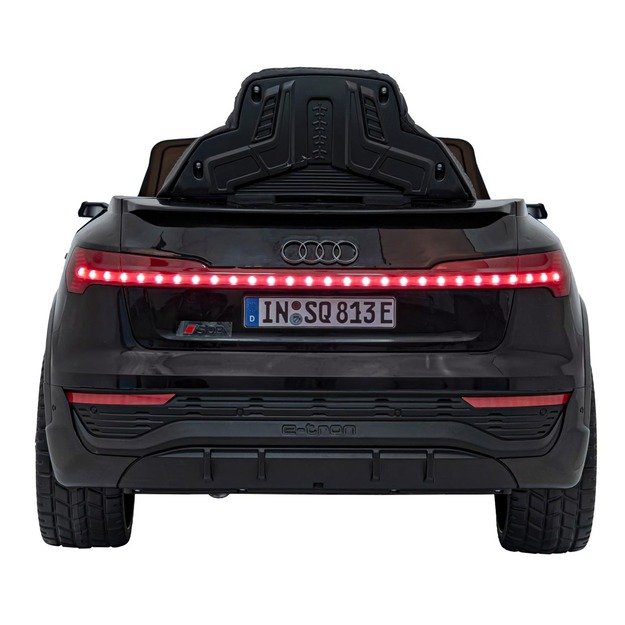 Vienvietis elektromobilis Audi SQ8, juodas