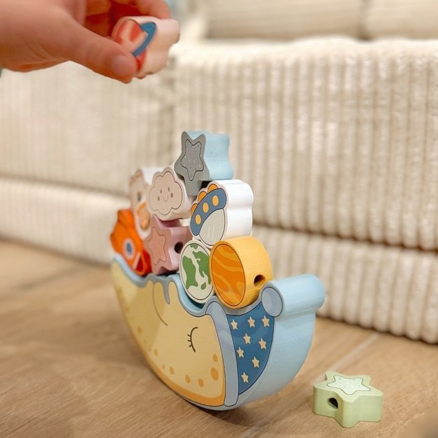 Medinė Montessori balansuojanti dėlionė, mėnulis, TOOKY TOY