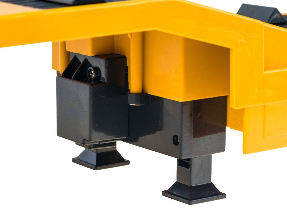 Nuotoliniu būdu valdomas Mercedes Arocs sunkvežimis