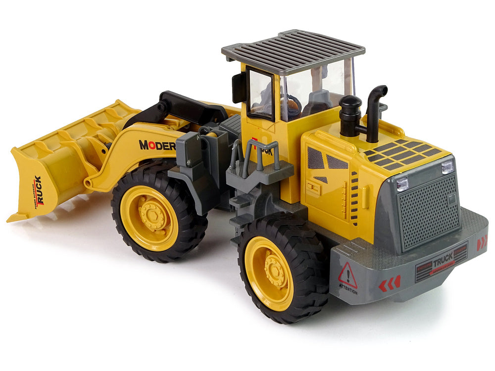 Nuotoliniu būdu valdomas traktorius