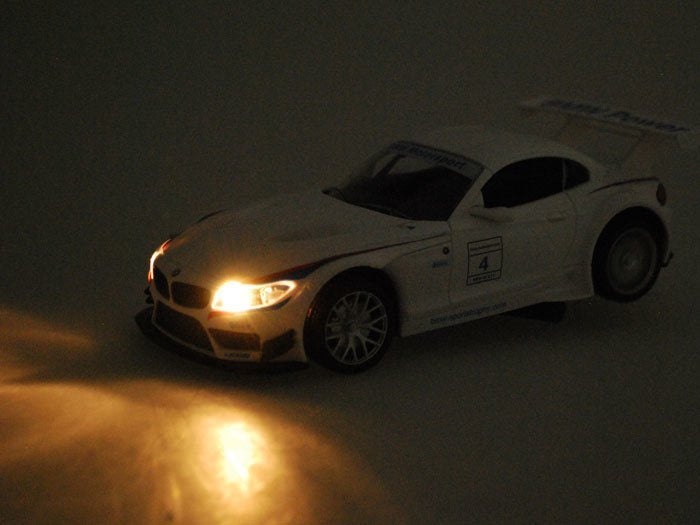 Nuotoliniu būdu valdomas BMW Z4 sportinis automobilis