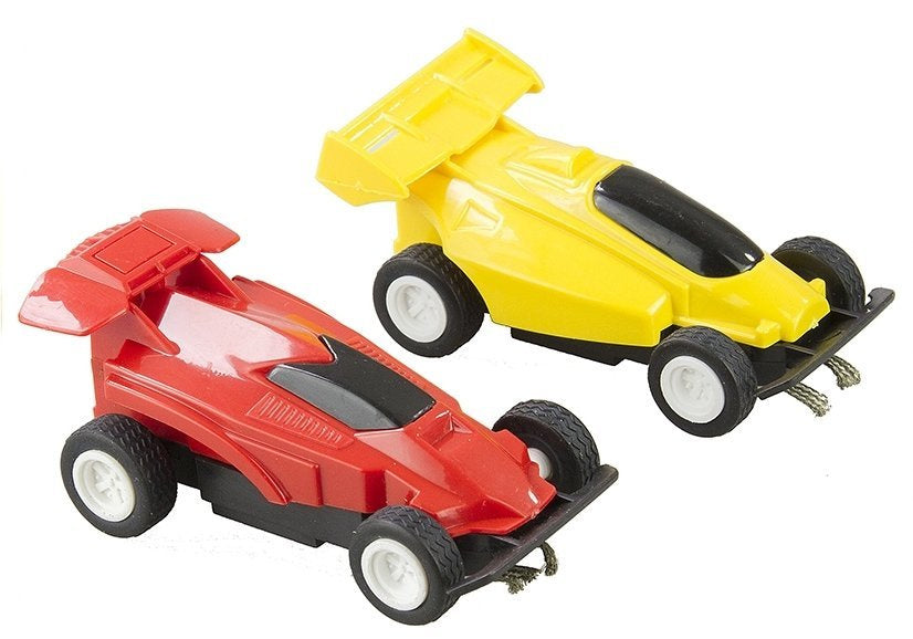 Nuotoliniu būdu valdomi automobiliai su lenktynių trasa