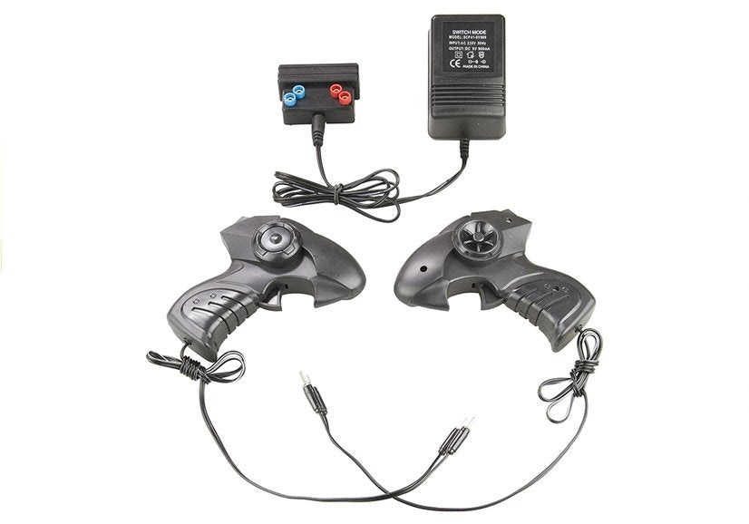 Nuotoliniu būdu valdomi automobiliai su lenktynių trasa