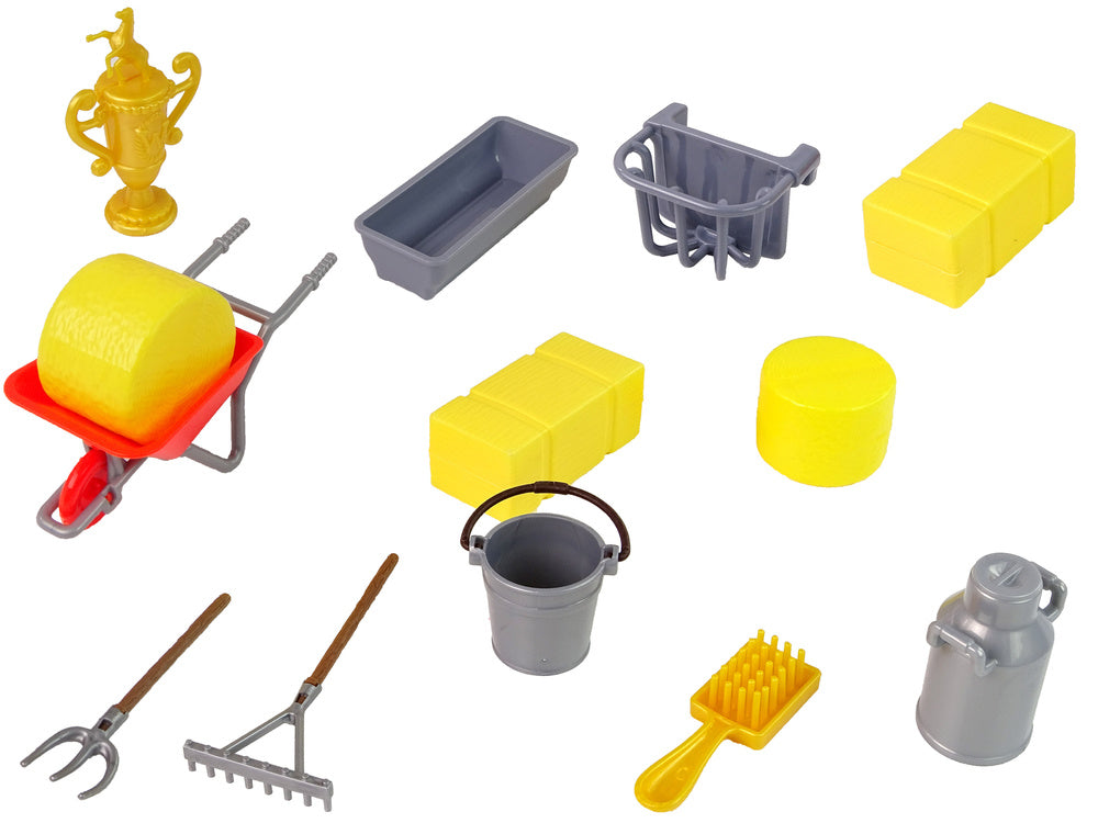 Arklidės su arklių figūrėlėmis ir priedais