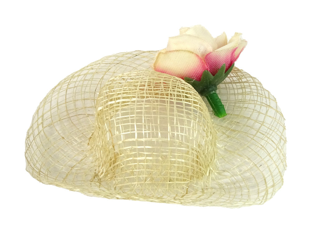 Lėlė Emily su elegantiška kepuraite