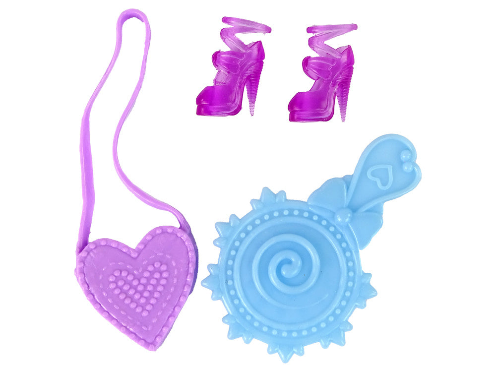 Lėlė rudais plaukas su priedais