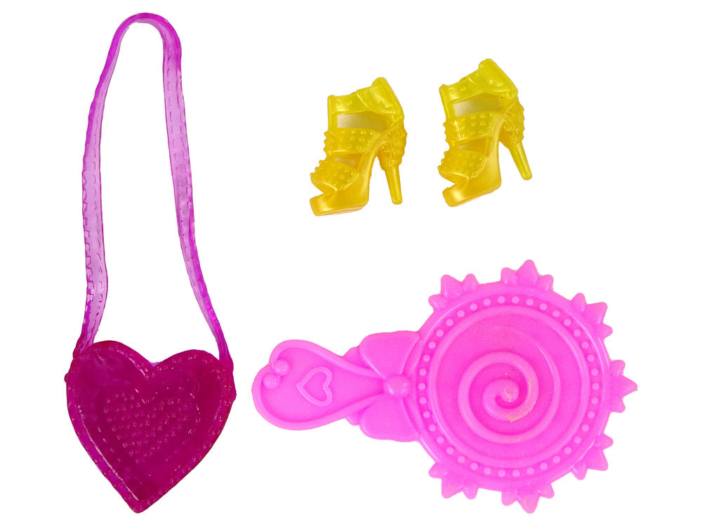 Lėlė rudais plaukas su priedais, žalia