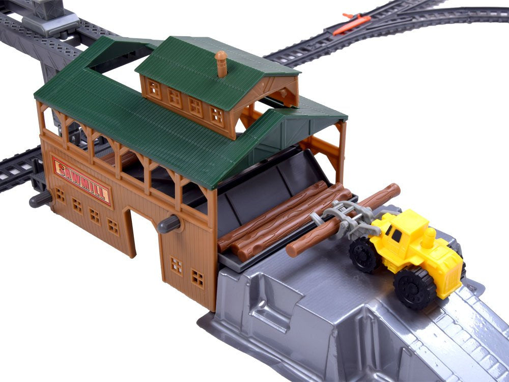 Nuotoliniu būdu valdomas prekinis traukinys su vagonais ir stotimi