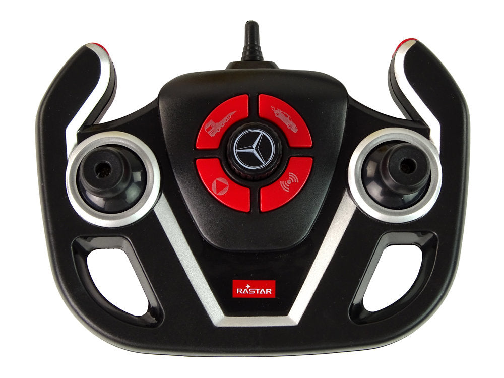 Nuotoliniu būdu valdomas vilkikas Mercedes-Benz su šviesos efektais, raudonas