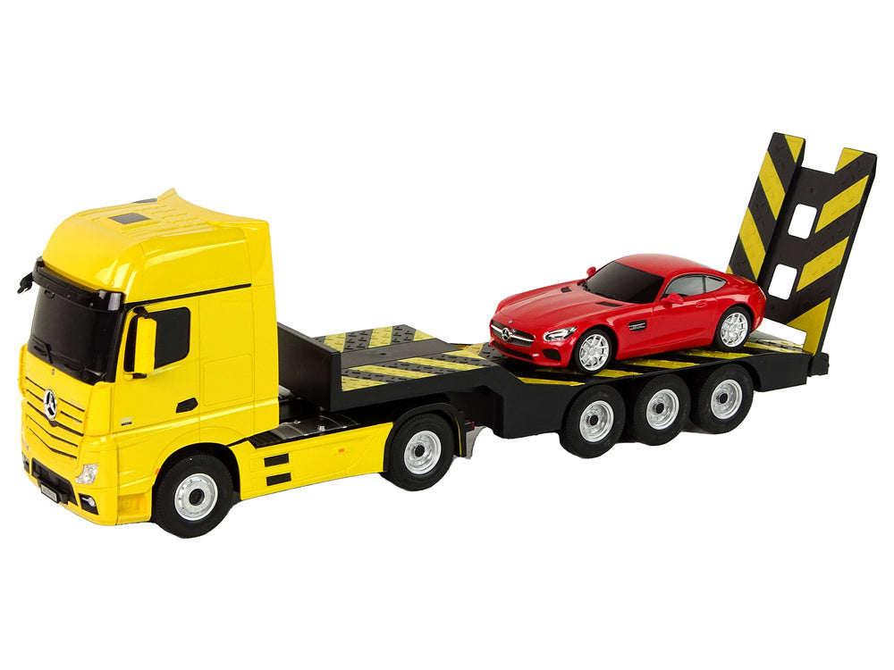 Nuotoliniu būdu valdomas vilkikas Mercedes-Benz su šviesos efektais, geltonas