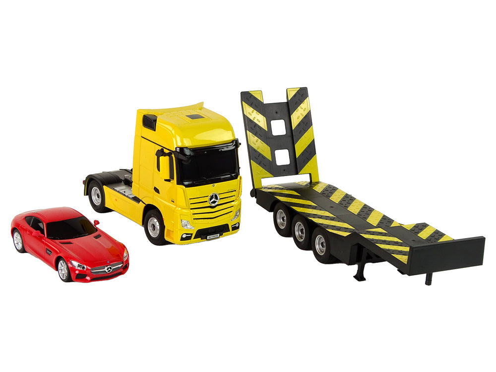 Nuotoliniu būdu valdomas vilkikas Mercedes-Benz su šviesos efektais, geltonas