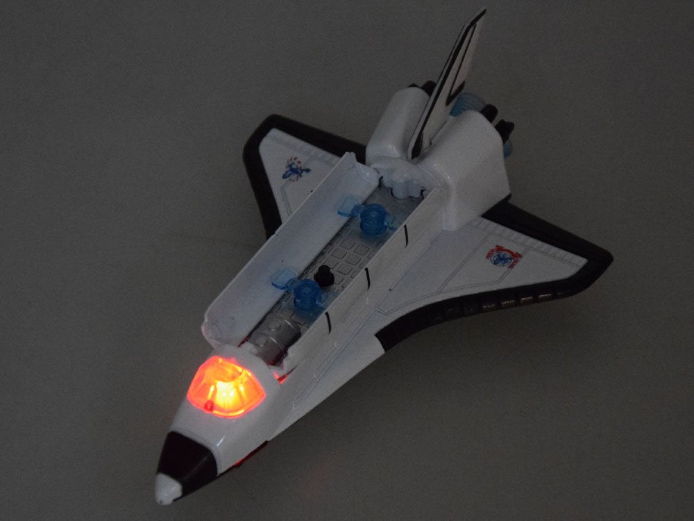 Kosminis laivas su šviesos ir garso efektais