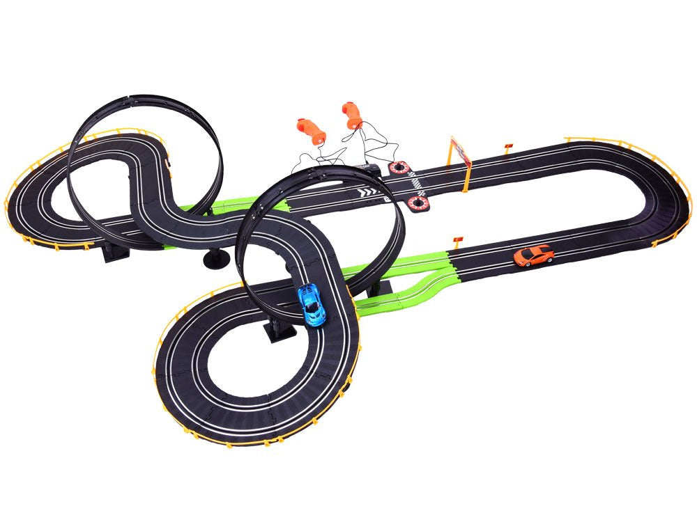 Didelė lenktynių trasa su kilpomis ir 2 automobiliais