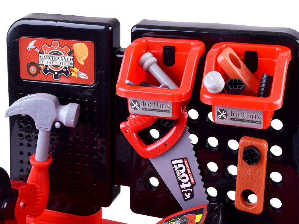 Meistro dirbtuvių stalas su įrankių rinkiniu