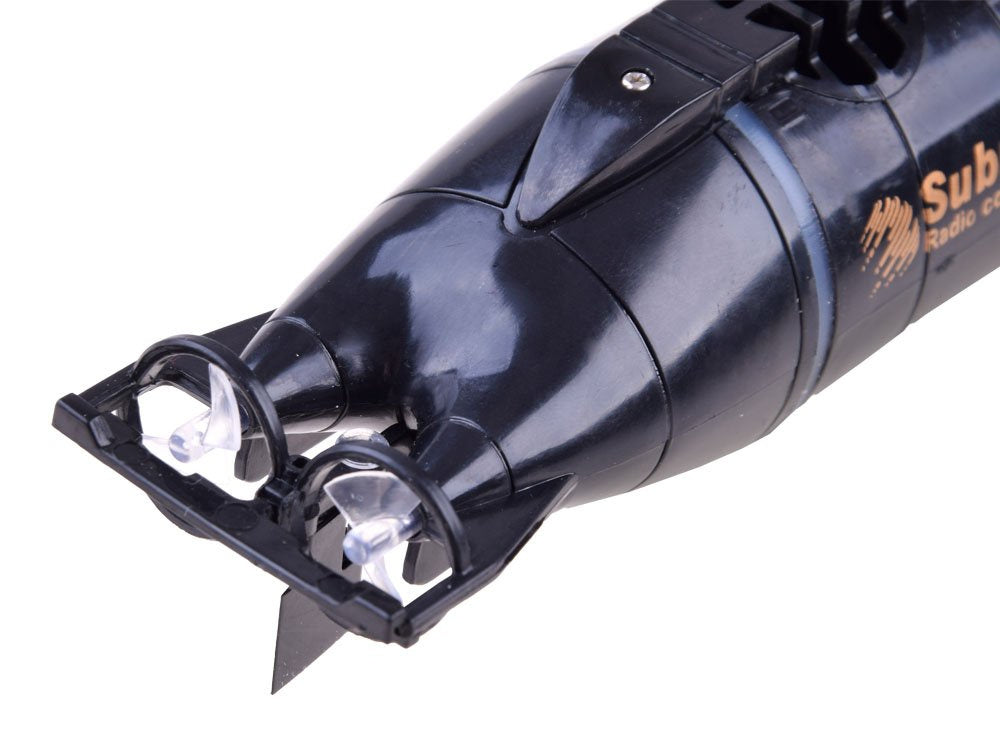 Nuotoliniu būdu valdomas povandeninis laivas su šviesos efektais, juodas