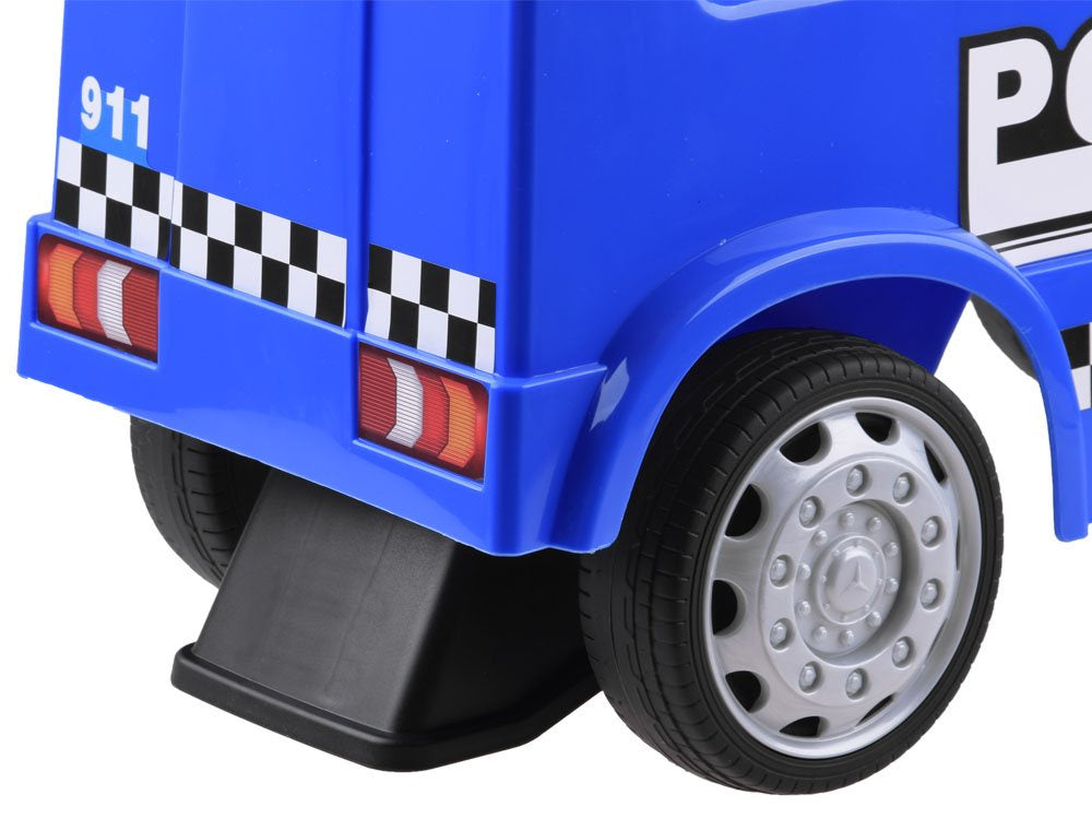 Paspiriamas policijos automobilis, mėlynas