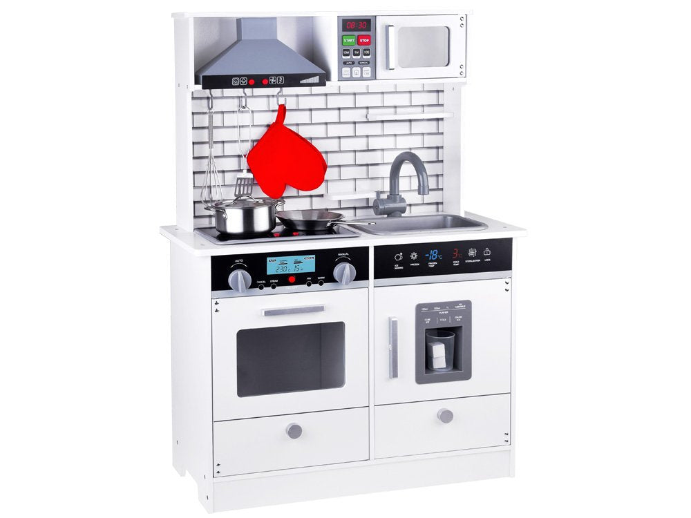 Didelė medinė virtuvė su šviesa ir garsais