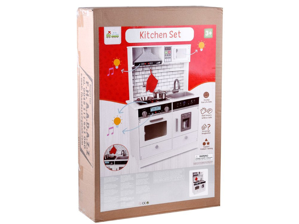 Didelė medinė virtuvė su šviesa ir garsais