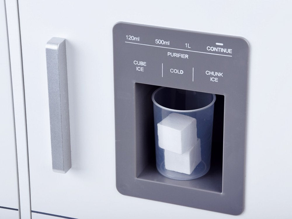 Didelė medinė virtuvė su šviesa ir garsais