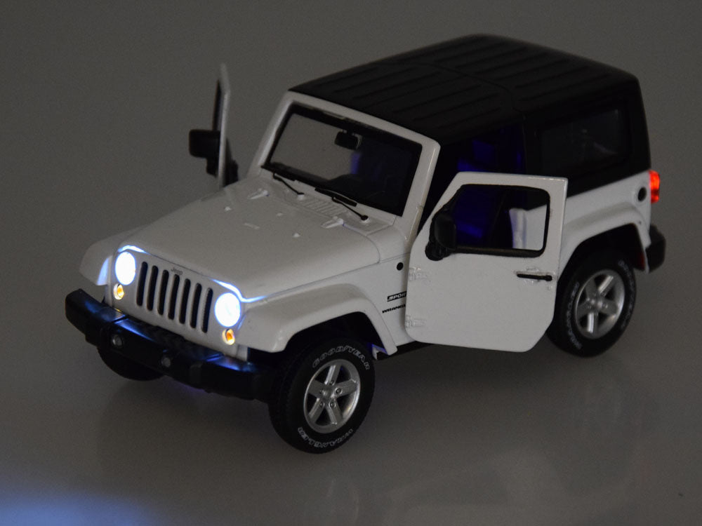 Žaislinis metalinis visureigis Jeep Wrangler 1:32, baltas