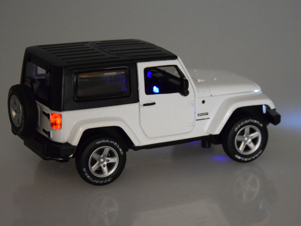 Žaislinis metalinis visureigis Jeep Wrangler 1:32, baltas