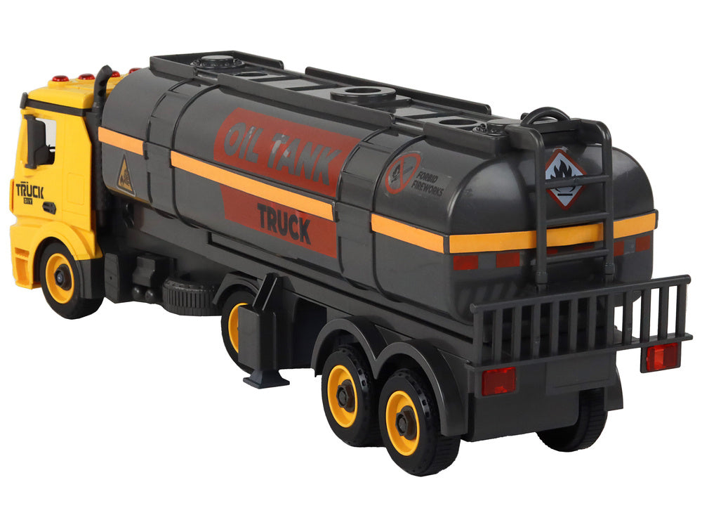 „Pasidaryk pats“ sunkvežimis su cisterna ir atsuktuvu