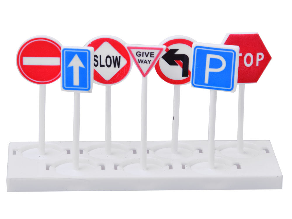 Didelė automobilių stovėjimo aikštelė su elektriniu liftu