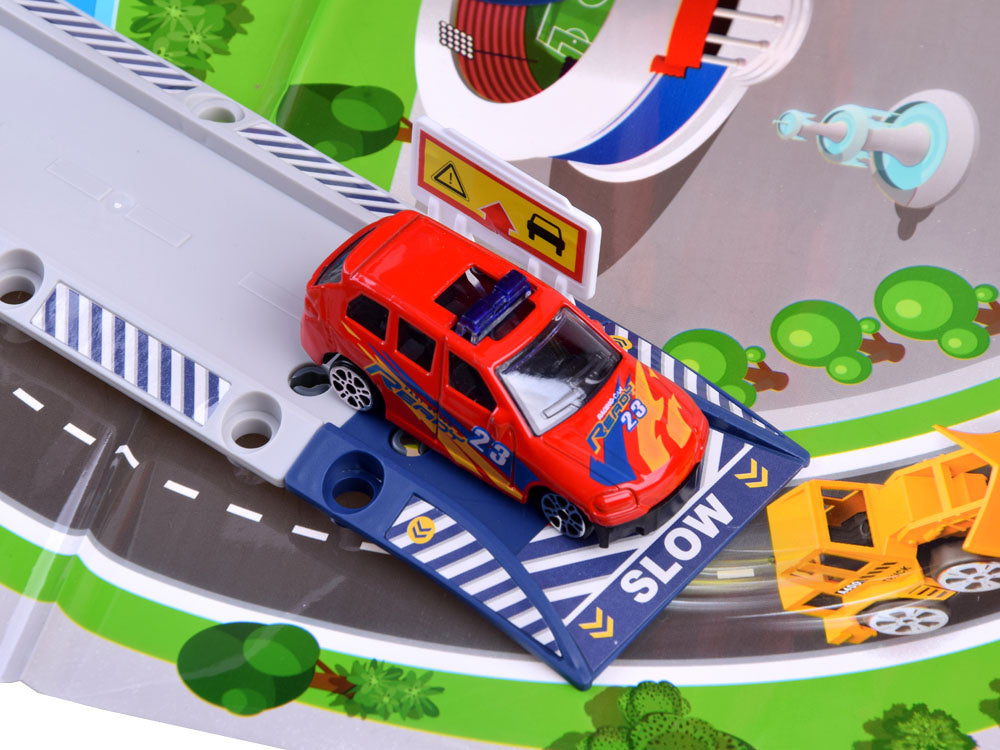 Didelė automobilių stovėjimo aikštelė su elektriniu liftu